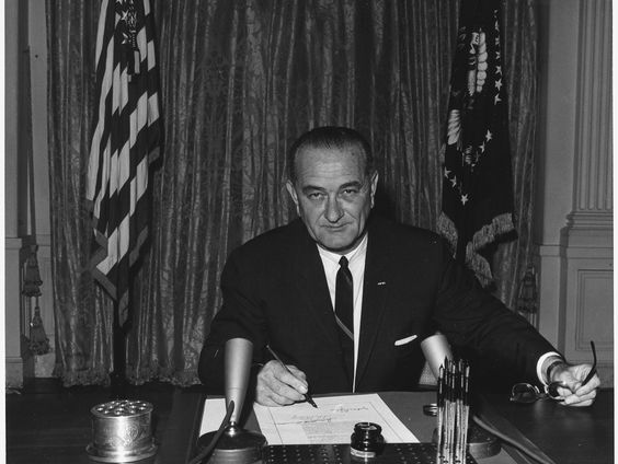 7 augustus 1964: President Johnson tekent de Tonkin-resolutie