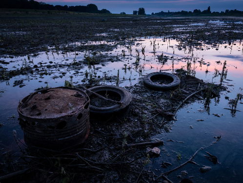Drooggevallen natuur blijkt vuilnisbelt