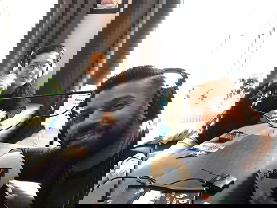 Studenten helpen scholieren met leerachterstand