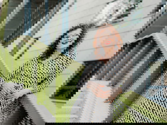 Einde van een tijdperk: Tuffie Vos neemt na 25 jaar afscheid als NS-omroepstem