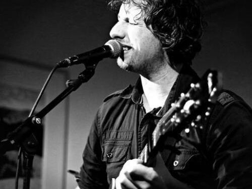 Livemuziek: Groningse singer/songwriter I Took Your Name (Chris van der Ploeg)