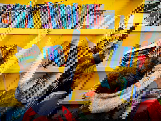 Basisschool opent eigen boekenwinkel