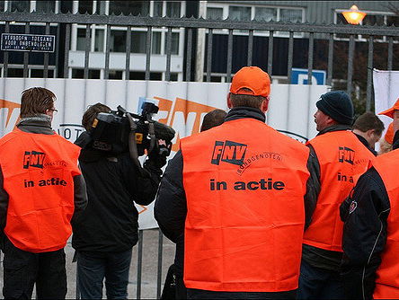 Staat FNV te vaak aan de zijlijn?