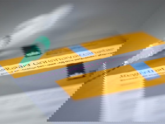 Eindelijk een prik, maar dan wel kilometers van huis. Hoe zit dat?