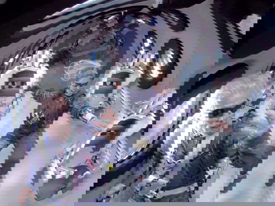 Stand.nl: Particuliere ruimtereizen zijn idiote prestigeprojecten