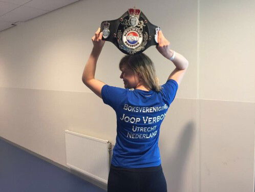 ‘Ik voel me vrouwelijk tijdens zingen én boksen’