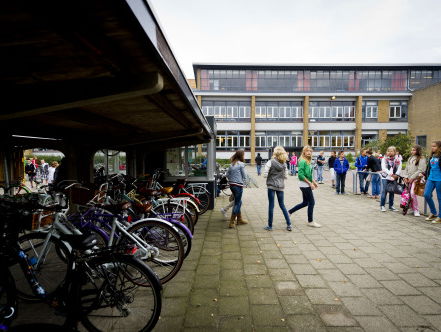 Stand.nl: Het opengaan van middelbare scholen moet voor alle leerlingen gelden