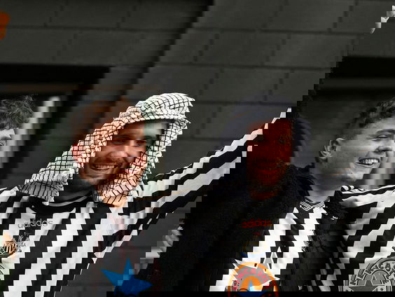 Newcastle United na overname voor het eerst in actie