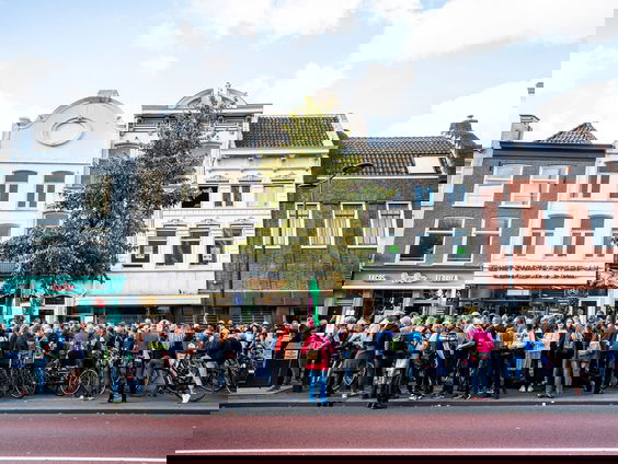 Waku Waku haalt duizenden euro's op, naastgelegen horecazaken hebben het nakijken