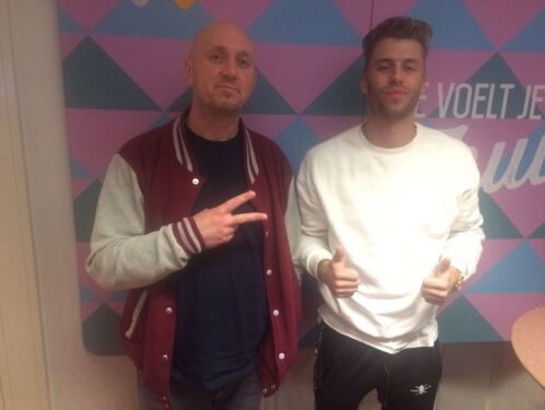 Johnny 500: 'Fans gaan ook met mijn vriendin op de foto' (2/3)