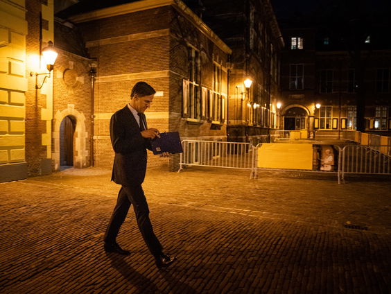 Zonnekoning Rutte blijft op de troon