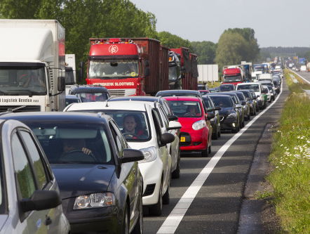 Rijkswaterstaat waarschuwt voor drukte op de weg