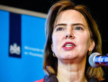 Den Haag Vandaag: Lelystad Airport