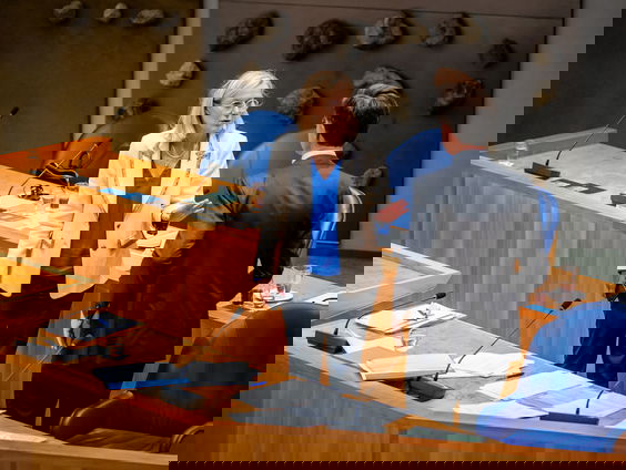 Tweede Kamer kritisch over chaotische evacuatie uit Afghanistan