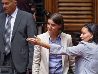 Homofoob Servië krijgt eerste lesbische premier ooit