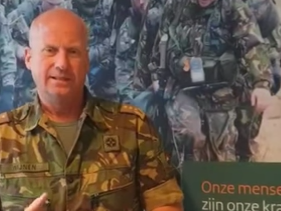 Commandant roept militairen die dienden in Afghanistan op elkaar op te zoeken