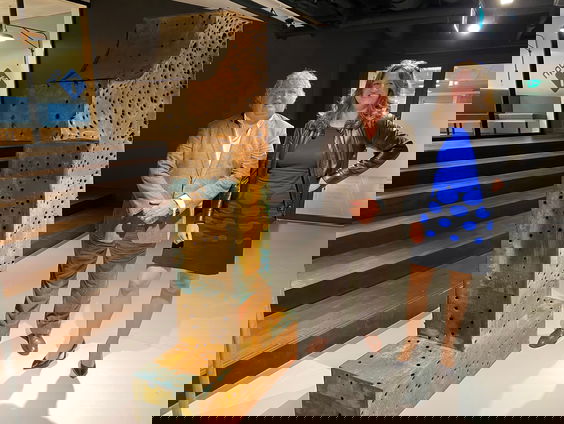 Het nieuwsforum met Ton Elias en Sharon Gesthuizen: van Bijleveld tot Omtzigt en van de coronapas tot cartoons