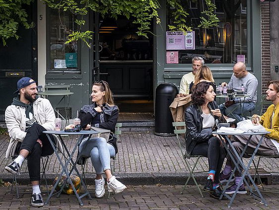 Terrassen weer open? 'Virologisch gezien is het mogelijk'