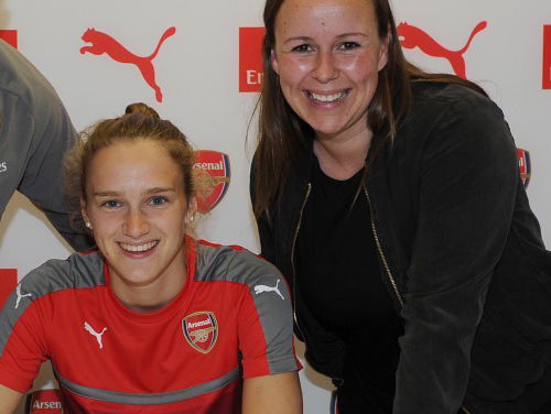 Leoni Blokhuis, zaakwaarnemer van acht Oranjeleeuwinnen