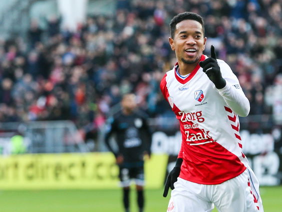 Voetballer Emanuelson hoopt op nieuwe generatie die opstaat tegen racisme