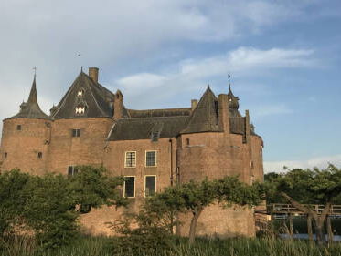 Kastelen hebben het moeilijk en kunnen pinksterdrukte goed gebruiken