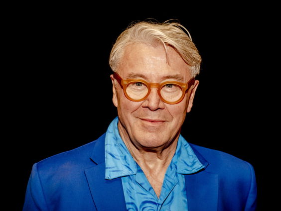 Barrie Stevens voor het eerst solo het theater in