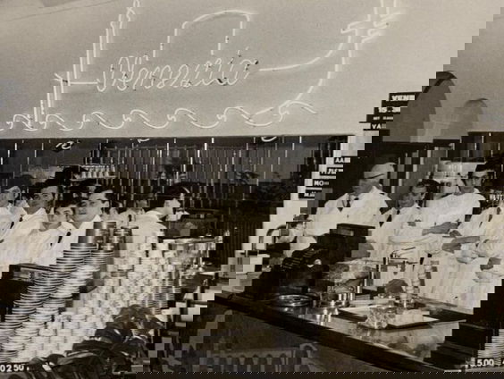 1e uur: James C. Kennedy schreef het Maand van de Geschiedenis-essay, livemuziek van Ellen ten Damme, de ...