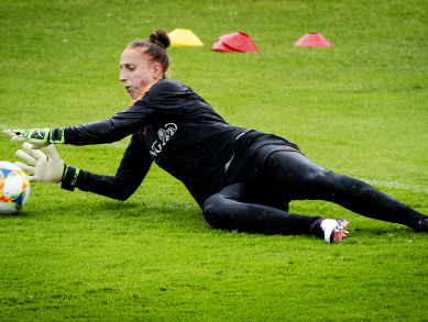 De penaltydiscussie met Sari van Veenendaal