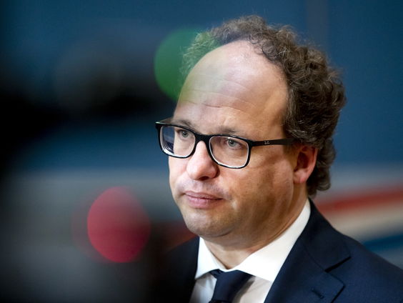 Koolmees naar NS: Bewijst dit het bestaan van een Haagse baantjescarrousel?