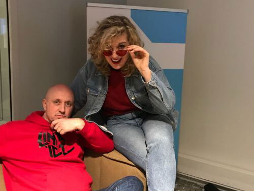 Judy Blank primeurt een track en raakt Riza.