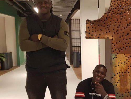 Massief rapt live zijn track 'Nike Runners' op NPO Radio 1