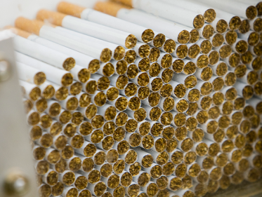 Het Rode Kruis ontvingen miljoenen van tabaksfabrikant Philip Morris, tegen de eigen regels in