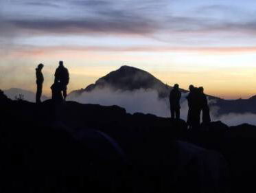 Nog honderden wandelaars vast op vulkaan Lombok na beving