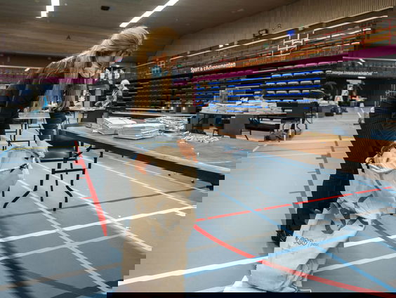 Minister Ollongren past procedure briefstemmen aan