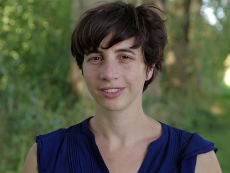 Dichteres Dorien de Wit in de studio