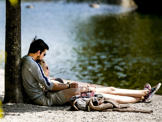Geliefden weer voor het eerst bij elkaar sinds de lockdown