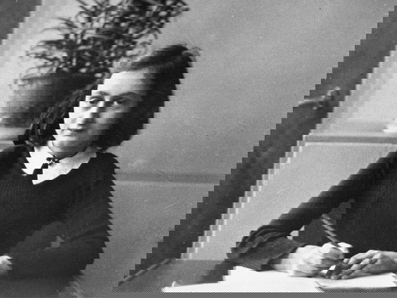 Anne Frank beeld onthuld in park in Canada