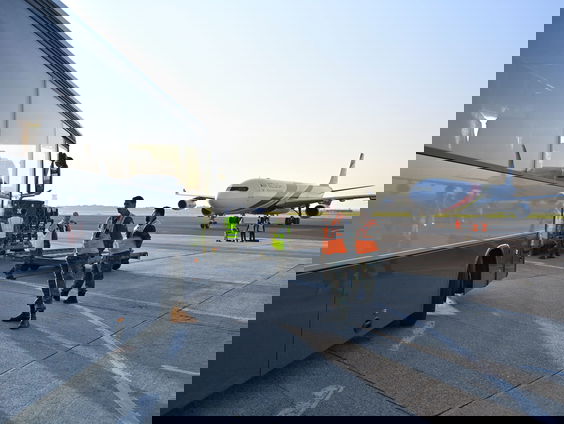 Drie bussen met Nederlanders op vliegveld Kabul