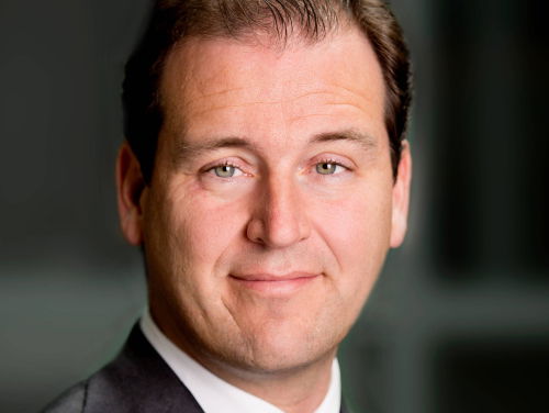 Demissionair minister Asscher: 'Uitstel vaderschapsverlof is echt bizar'