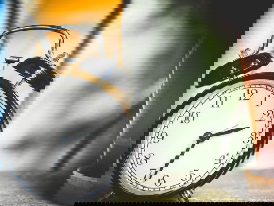 Fris wakker worden? Waarom je de wekker voortaan beter uit kunt laten