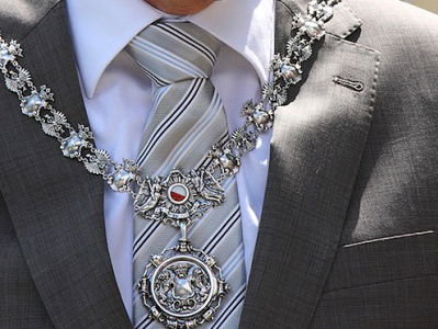 Stand.nl: Het is achterhaald dat een burgemeester in zijn gemeente moet wonen