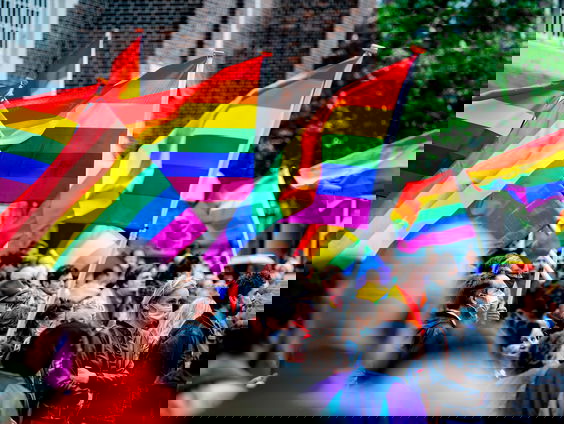 D66-Kamerlid Van Ginneken loopt mee in de Gay Pride in Boedapest