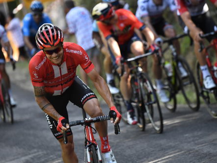 Zo klinkt de tijdrit in de ploegleidersauto