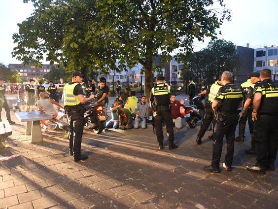 Wat kunnen jongerenwerkers doen bij rellen in de wijk?