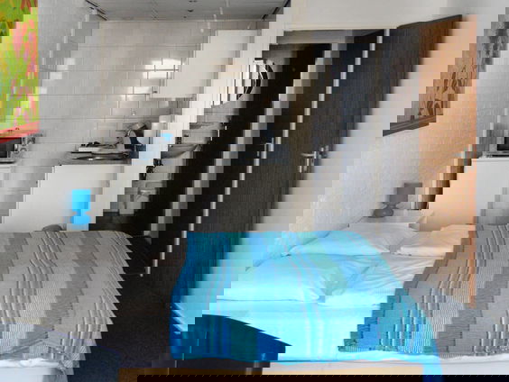 Wie zijn de daders achter mensenhandel en seksuele uitbuiting?