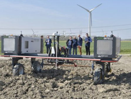 De boer op de tractor wordt mogelijk verleden tijd