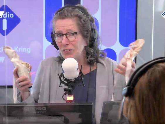 ‘TANZ’ is een opmerkelijke dansshow met vleeshaken en héél véél naakt