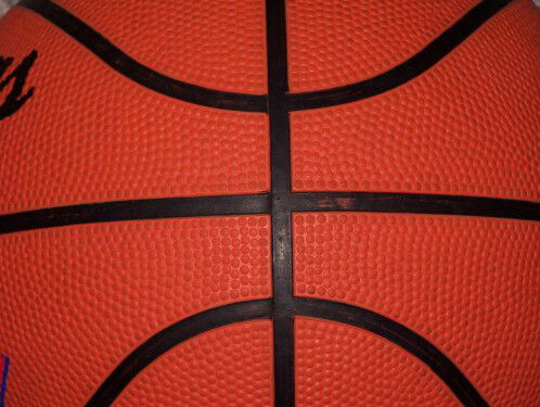 Met z'n zessen rond één basket