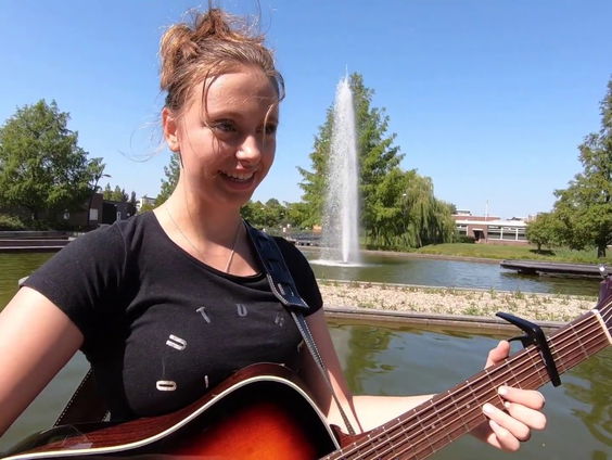 16-jarige Josien zingt in Gronings en wint prijzen