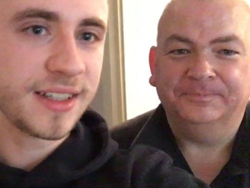 Verslaggever Joerie bloedt dood, tijd voor een lesje EHBO!